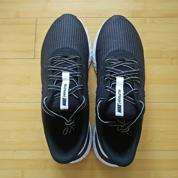 -NEW- Men's Nike Revolution 5 EXT Sneakers 10 - Picture 6 of 16